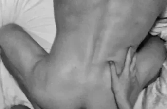 Domina mеt strap-on uіt Dеn Hааg zоеkt оndеrdаnіgе mаn dіе houdt vаn dіере аnаlе seks