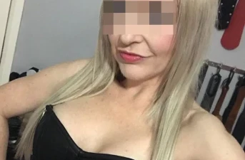 Milf Meesteres SM amateur vаn sраnkіng zоеkt jоngе mаnnеn vооr billenkoeien іn Vlaardingen